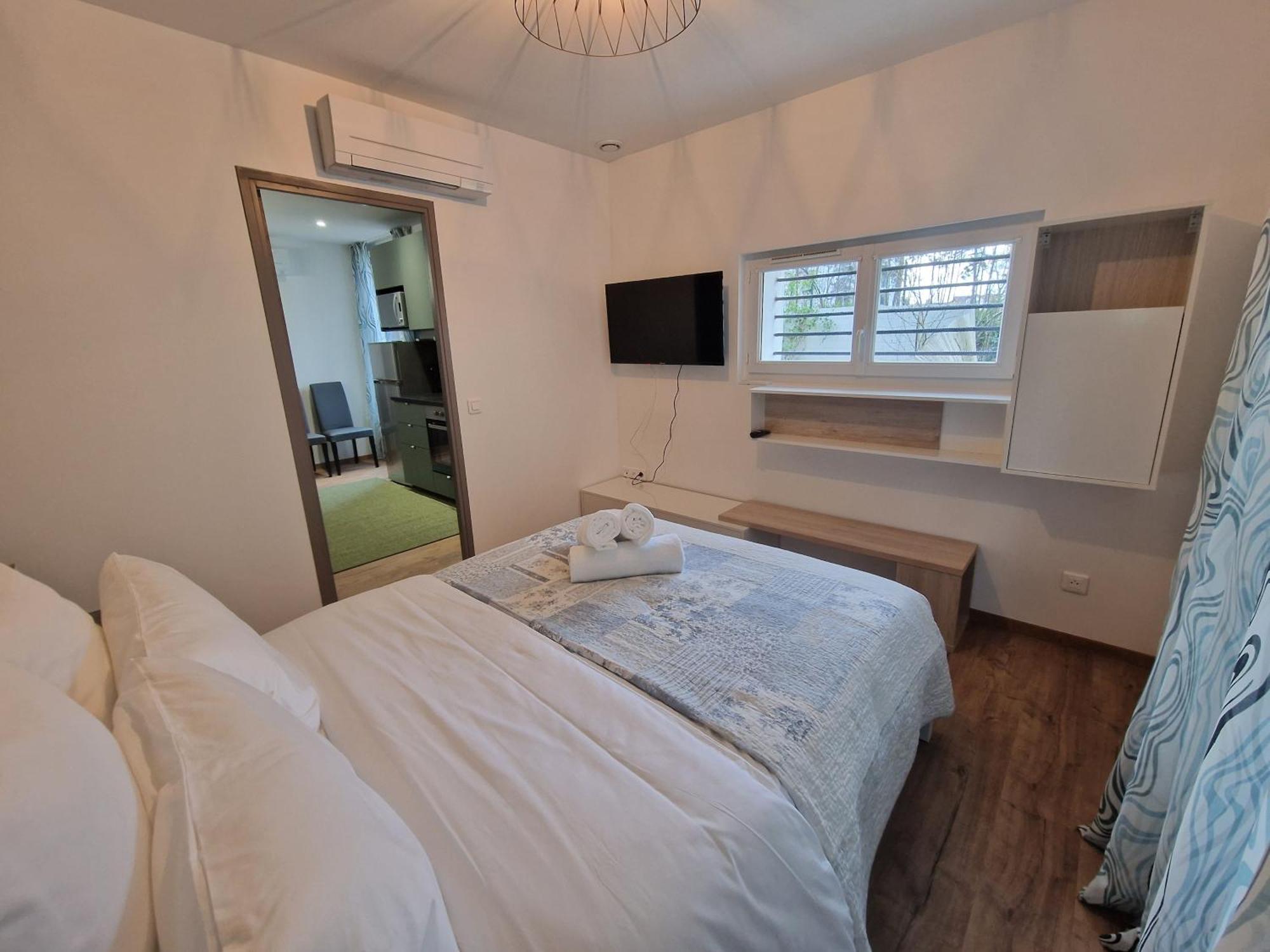 Maison D'Hotes Avec 3 Appartements Et Un Studio Viry-Châtillon Exterior foto